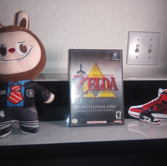 Nintendo The Legend of Zelda Collector's Edition - Gray and Red